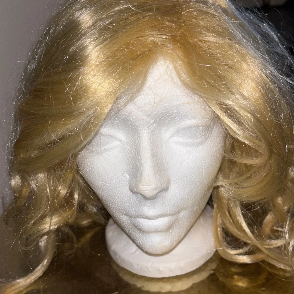 Blonde Barbie curly hair wig - Picture 7 of 14